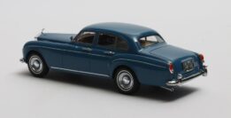 Matrix MX11705-083 Rolls Royce Silver Cloud III Flying Spur 1965 blue resin model car