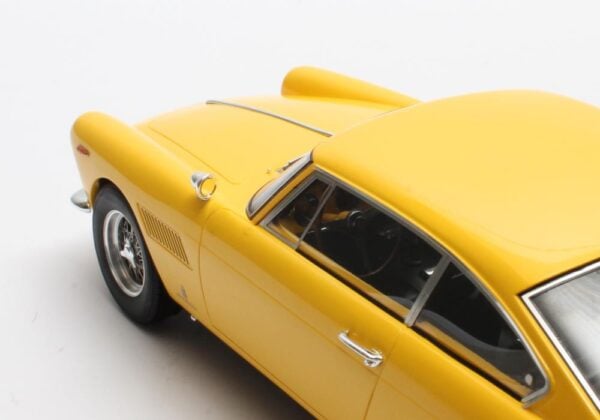 Matrix 1/18 Ferrari 250 GTE 2+2 Yellow Diecast Model L0604-043