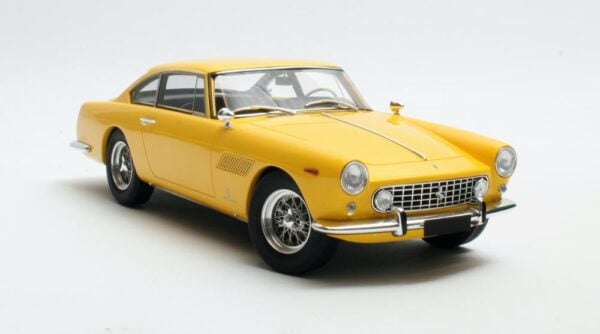 Matrix 1/18 Ferrari 250 GTE 2+2 Yellow Diecast Model L0604-043