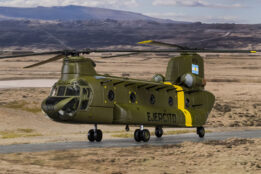 Corgi AA34217 Boeing Chinook CH47C AE520 Argentine Diecast Model