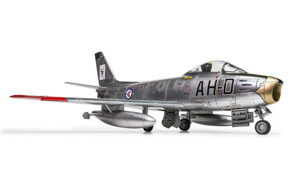 airfix - 1:48 north american f-86f-40 sabre (a08110) model kit