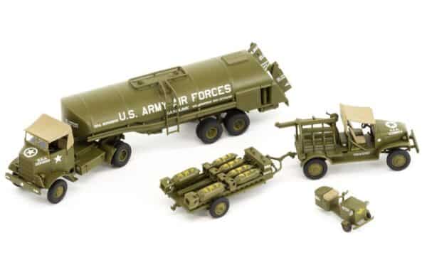 airfix - 1:72 wwii usaaf 8th bomber resupply set (a06304) model kit