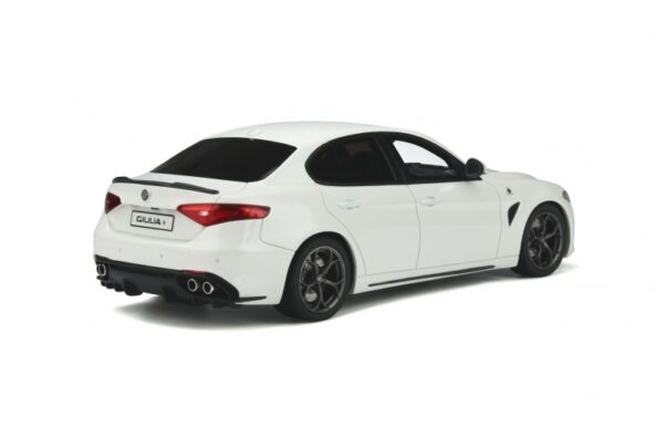 Otto Mobile 1:18 Alfa Romeo Giulia Quadrifoglio White OT839