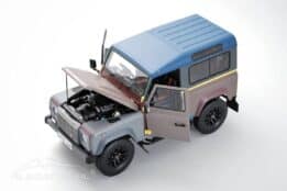 1:18 Land Rover Defender 90