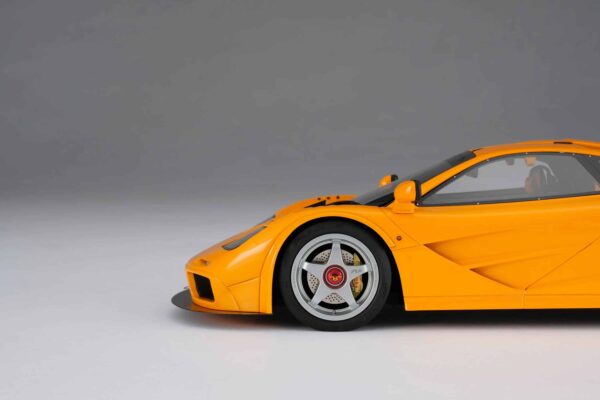 Amalgam - 1:18 McLaren F1 LM Orange - Resin Model 36 Amalgam - 1:18 McLaren F1 LM Orange - Resin Model