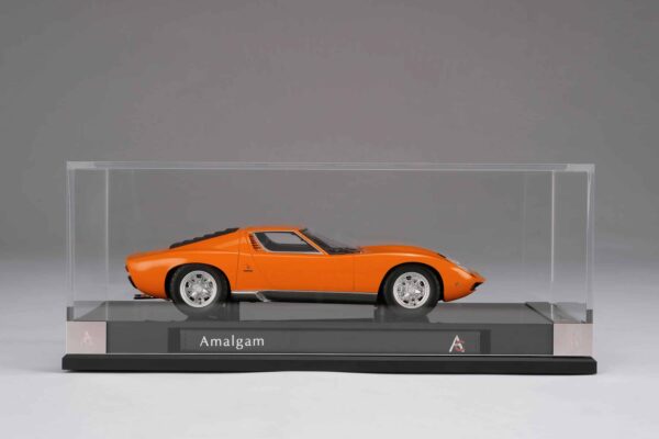 Amalgam 1:18 Lamborghini Miura P400 SV (1971) Orange - Resin Model 26 Amalgam 1:18 Lamborghini Miura P400 SV (1971) Orange - Resin Model