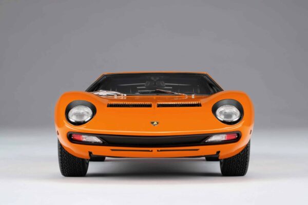 Amalgam 1:18 Lamborghini Miura P400 SV (1971) Orange - Resin Model 17 Amalgam 1:18 Lamborghini Miura P400 SV (1971) Orange - Resin Model