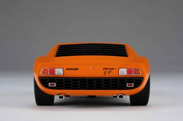 Amalgam 1:18 Lamborghini Miura P400 SV (1971) Orange - Resin Model 18 Amalgam 1:18 Lamborghini Miura P400 SV (1971) Orange - Resin Model