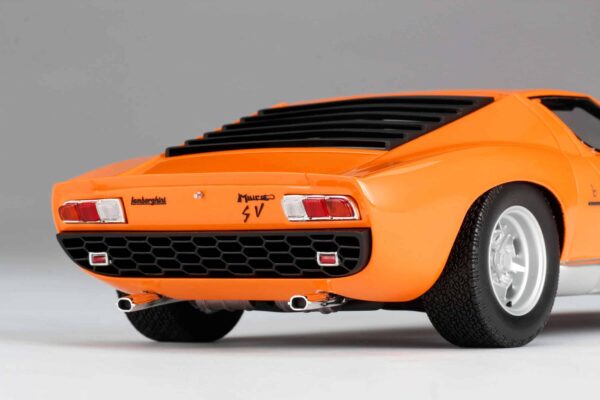 Amalgam 1:18 Lamborghini Miura P400 SV (1971) Orange - Resin Model 20 Amalgam 1:18 Lamborghini Miura P400 SV (1971) Orange - Resin Model