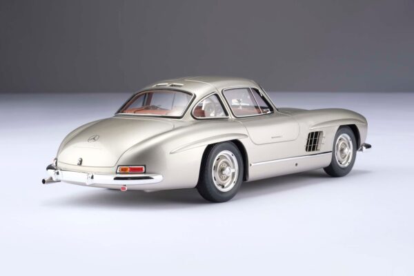 Amalgam 1:18 Mercedes-Benz 300 SL Gullwing Silver Grey Metallic (M5976-SC2) Resin Model 19 Amalgam 1:18 Mercedes-Benz 300 SL Gullwing Silver Grey Metallic (M5976-SC2) Resin Model