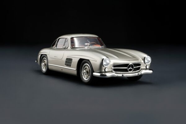 Amalgam 1:18 Mercedes-Benz 300 SL Gullwing Silver Grey Metallic (M5976-SC2) Resin Model 11 Amalgam 1:18 Mercedes-Benz 300 SL Gullwing Silver Grey Metallic (M5976-SC2) Resin Model