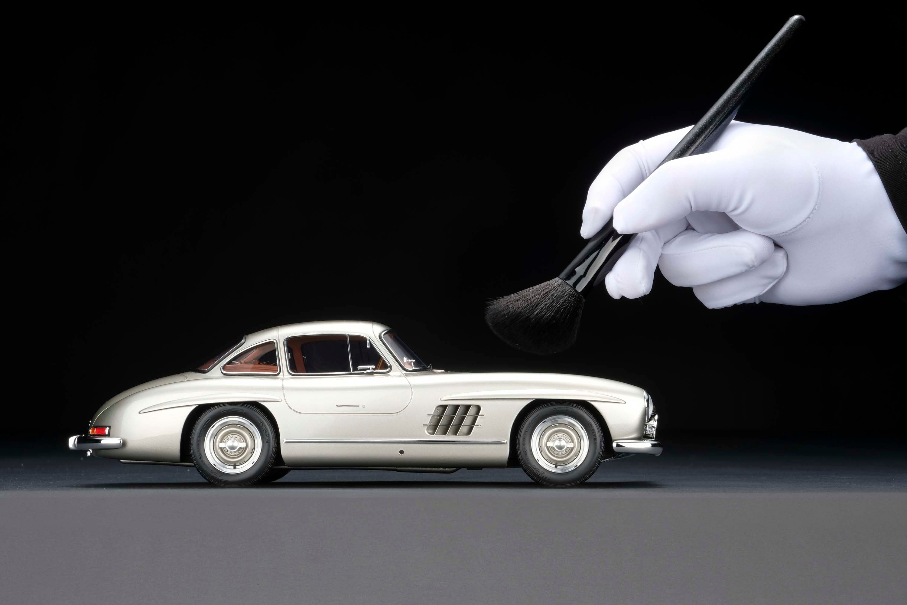 Amalgam 1:18 Mercedes-Benz 300 SL Gullwing Silver Grey Metallic (M5976-SC2) Resin Model 3 Amalgam 1:18 Mercedes-Benz 300 SL Gullwing Silver Grey Metallic (M5976-SC2) Resin Model - Image 3