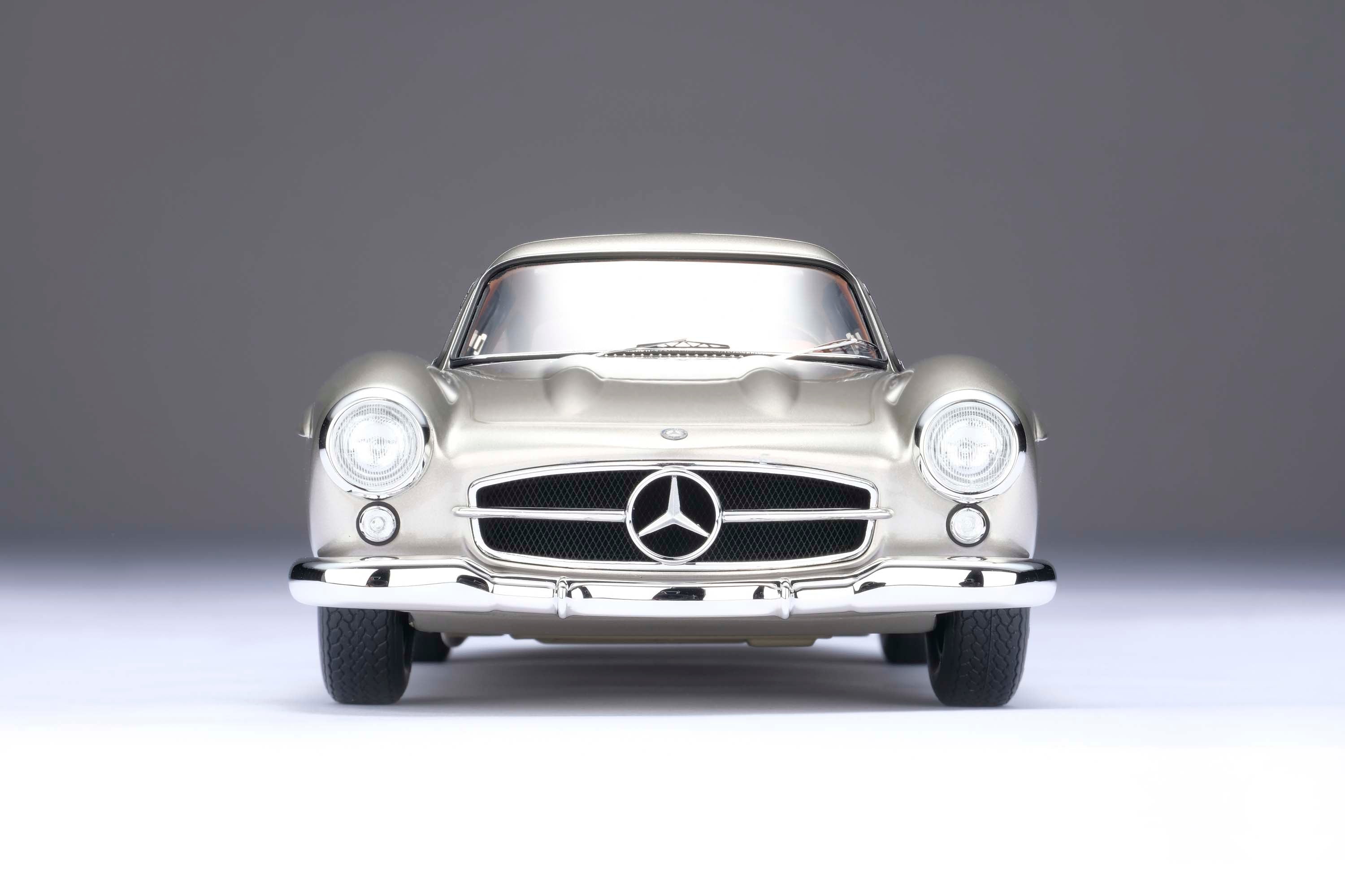 Amalgam 1:18 Mercedes-Benz 300 SL Gullwing Silver Grey Metallic (M5976-SC2) Resin Model 5 Amalgam 1:18 Mercedes-Benz 300 SL Gullwing Silver Grey Metallic (M5976-SC2) Resin Model - Image 5