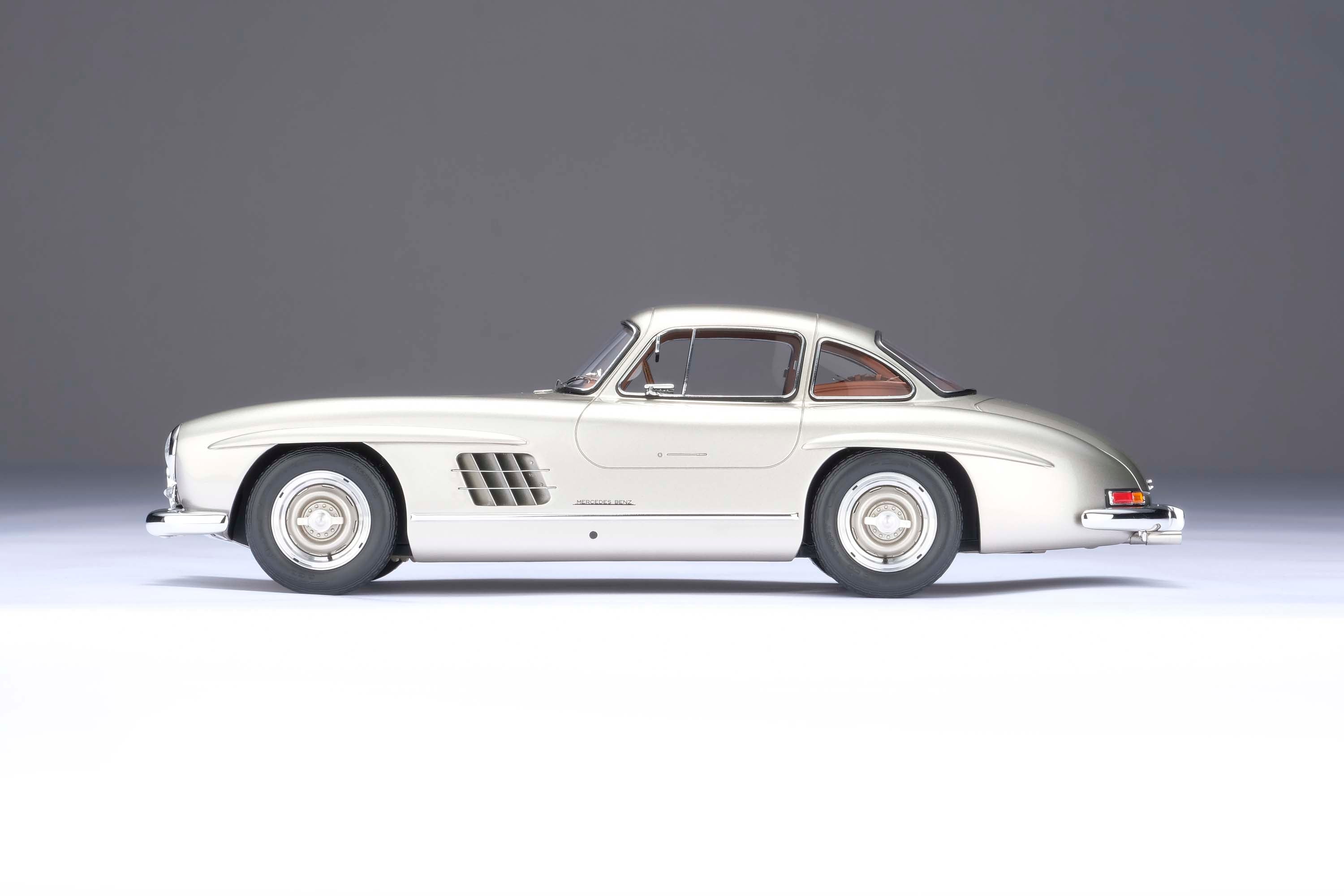 Amalgam 1:18 Mercedes-Benz 300 SL Gullwing Silver Grey Metallic (M5976-SC2) Resin Model 7 Amalgam 1:18 Mercedes-Benz 300 SL Gullwing Silver Grey Metallic (M5976-SC2) Resin Model - Image 7
