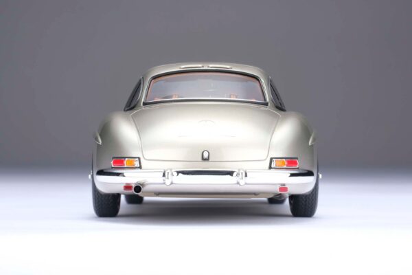 Amalgam 1:18 Mercedes-Benz 300 SL Gullwing Silver Grey Metallic (M5976-SC2) Resin Model 18 Amalgam 1:18 Mercedes-Benz 300 SL Gullwing Silver Grey Metallic (M5976-SC2) Resin Model