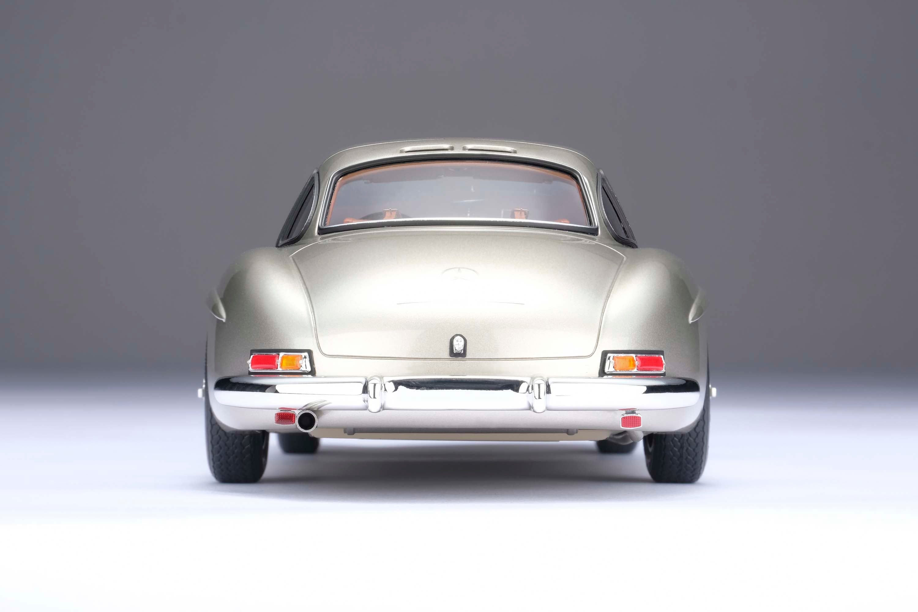 Amalgam 1:18 Mercedes-Benz 300 SL Gullwing Silver Grey Metallic (M5976-SC2) Resin Model 9 Amalgam 1:18 Mercedes-Benz 300 SL Gullwing Silver Grey Metallic (M5976-SC2) Resin Model - Image 9