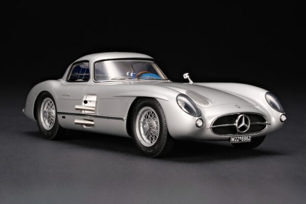 Amalgam 1:18 Mercedes-Benz 300 SLR Uhlenhaut Coupe Silver (M6309) Resin Model
