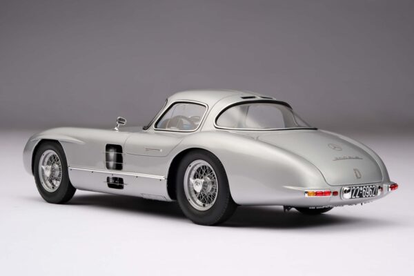 Amalgam 1:18 Mercedes-Benz 300 SLR Uhlenhaut Coupe Silver (M6309) Resin Model 19 Amalgam 1:18 Mercedes-Benz 300 SLR Uhlenhaut Coupe Silver (M6309) Resin Model