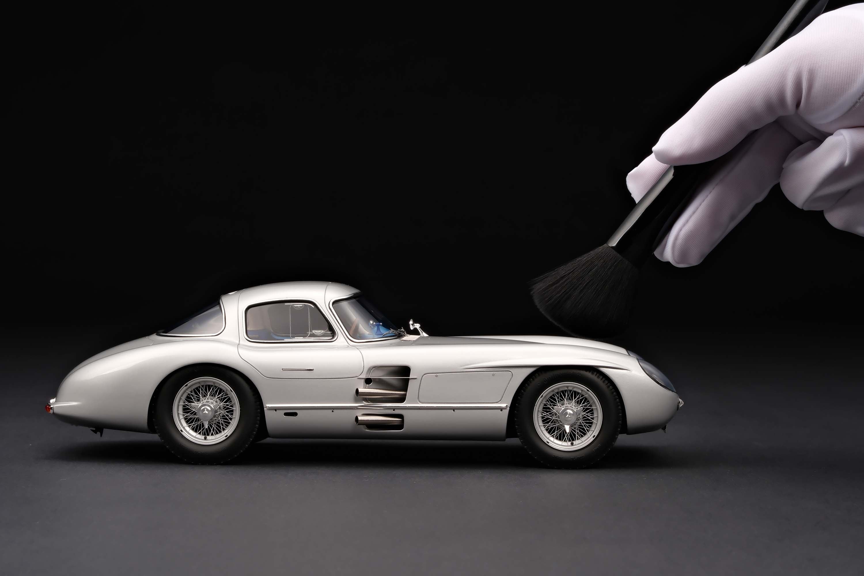 Amalgam 1:18 Mercedes-Benz 300 SLR Uhlenhaut Coupe Silver (M6309) Resin Model 3 Amalgam 1:18 Mercedes-Benz 300 SLR Uhlenhaut Coupe Silver (M6309) Resin Model - Image 3