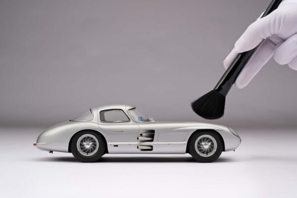 Amalgam 1:18 Mercedes-Benz 300 SLR Uhlenhaut Coupe Silver (M6309) Resin Model 13 Amalgam 1:18 Mercedes-Benz 300 SLR Uhlenhaut Coupe Silver (M6309) Resin Model