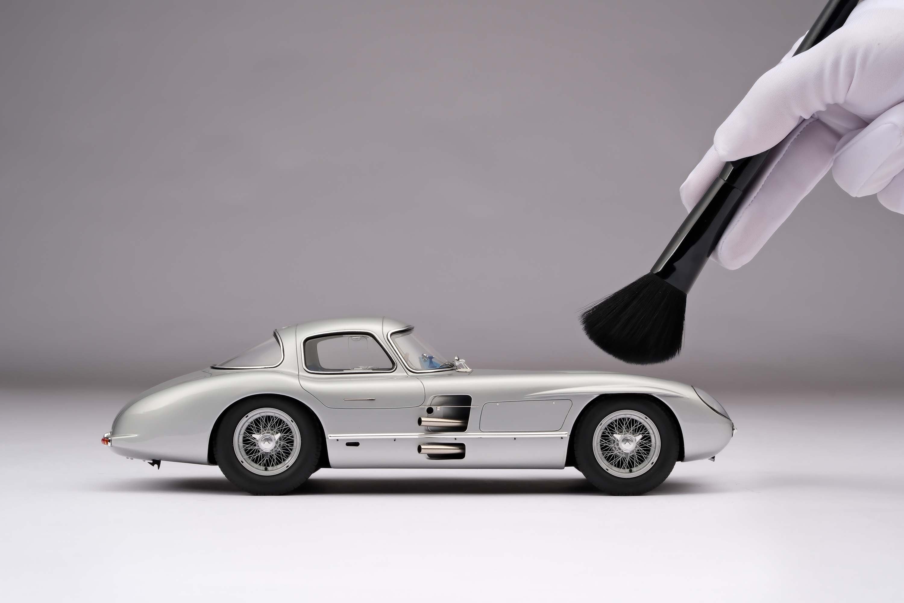 Amalgam 1:18 Mercedes-Benz 300 SLR Uhlenhaut Coupe Silver (M6309) Resin Model 4 Amalgam 1:18 Mercedes-Benz 300 SLR Uhlenhaut Coupe Silver (M6309) Resin Model - Image 4
