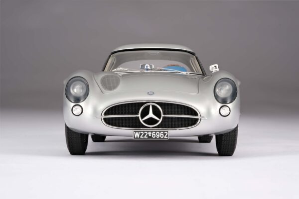 Amalgam 1:18 Mercedes-Benz 300 SLR Uhlenhaut Coupe Silver (M6309) Resin Model 14 Amalgam 1:18 Mercedes-Benz 300 SLR Uhlenhaut Coupe Silver (M6309) Resin Model