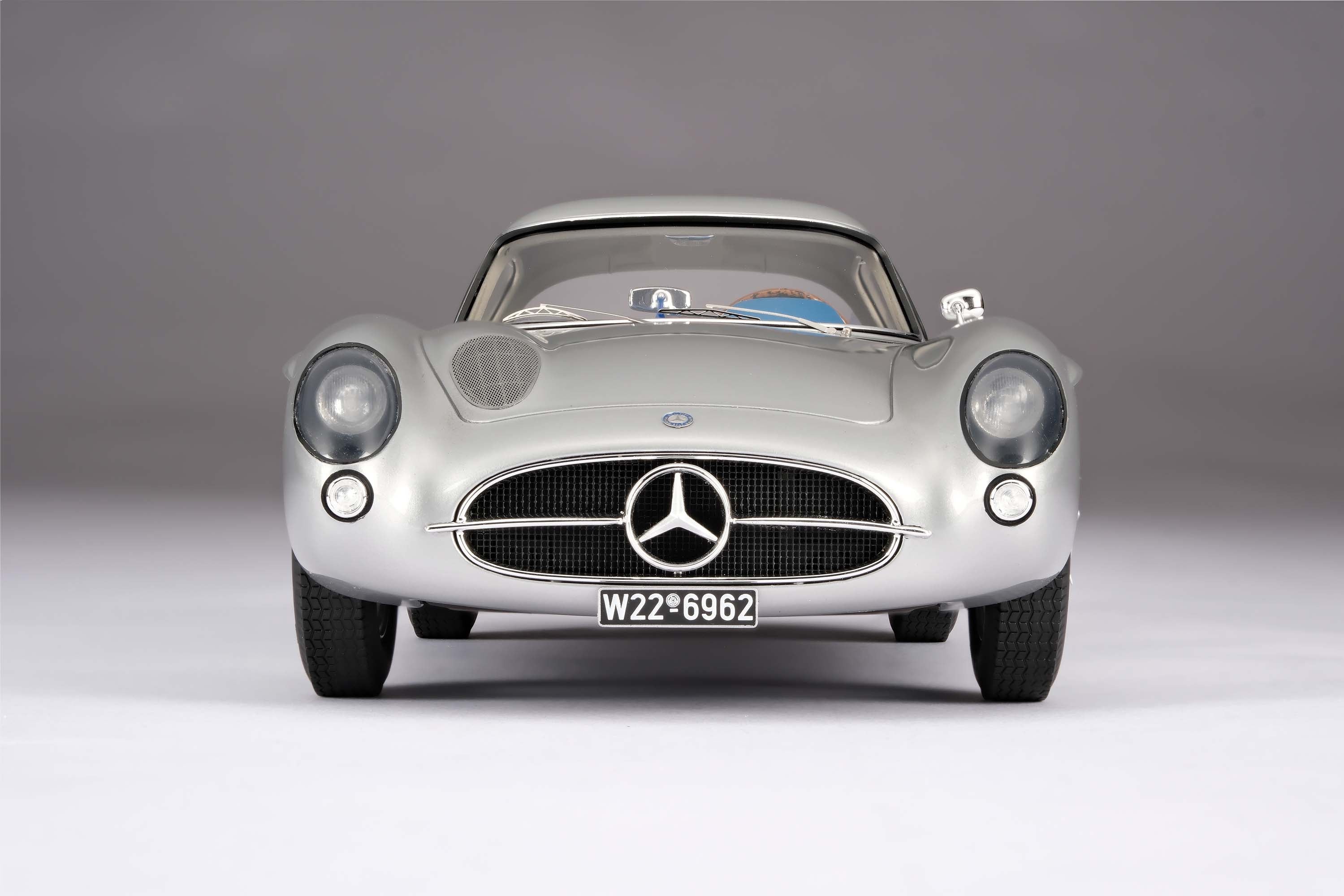 Amalgam 1:18 Mercedes-Benz 300 SLR Uhlenhaut Coupe Silver (M6309) Resin Model 5 Amalgam 1:18 Mercedes-Benz 300 SLR Uhlenhaut Coupe Silver (M6309) Resin Model - Image 5