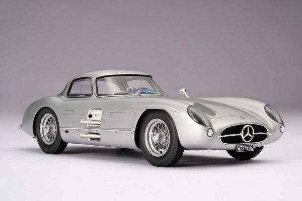 Amalgam 1:18 Mercedes-Benz 300 SLR Uhlenhaut Coupe Silver (M6309) Resin Model 15 Amalgam 1:18 Mercedes-Benz 300 SLR Uhlenhaut Coupe Silver (M6309) Resin Model