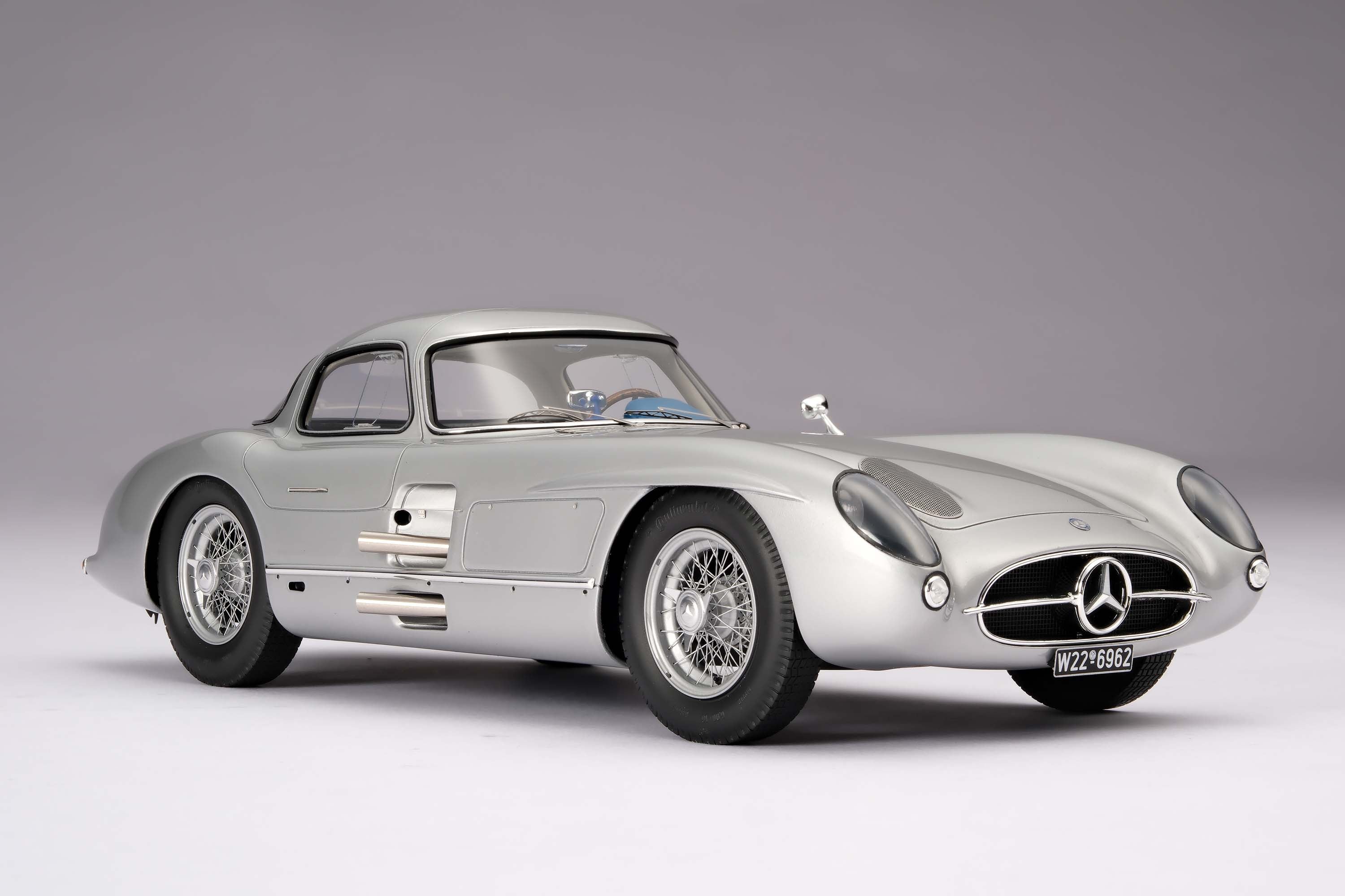 Amalgam 1:18 Mercedes-Benz 300 SLR Uhlenhaut Coupe Silver (M6309) Resin Model 6 Amalgam 1:18 Mercedes-Benz 300 SLR Uhlenhaut Coupe Silver (M6309) Resin Model - Image 6