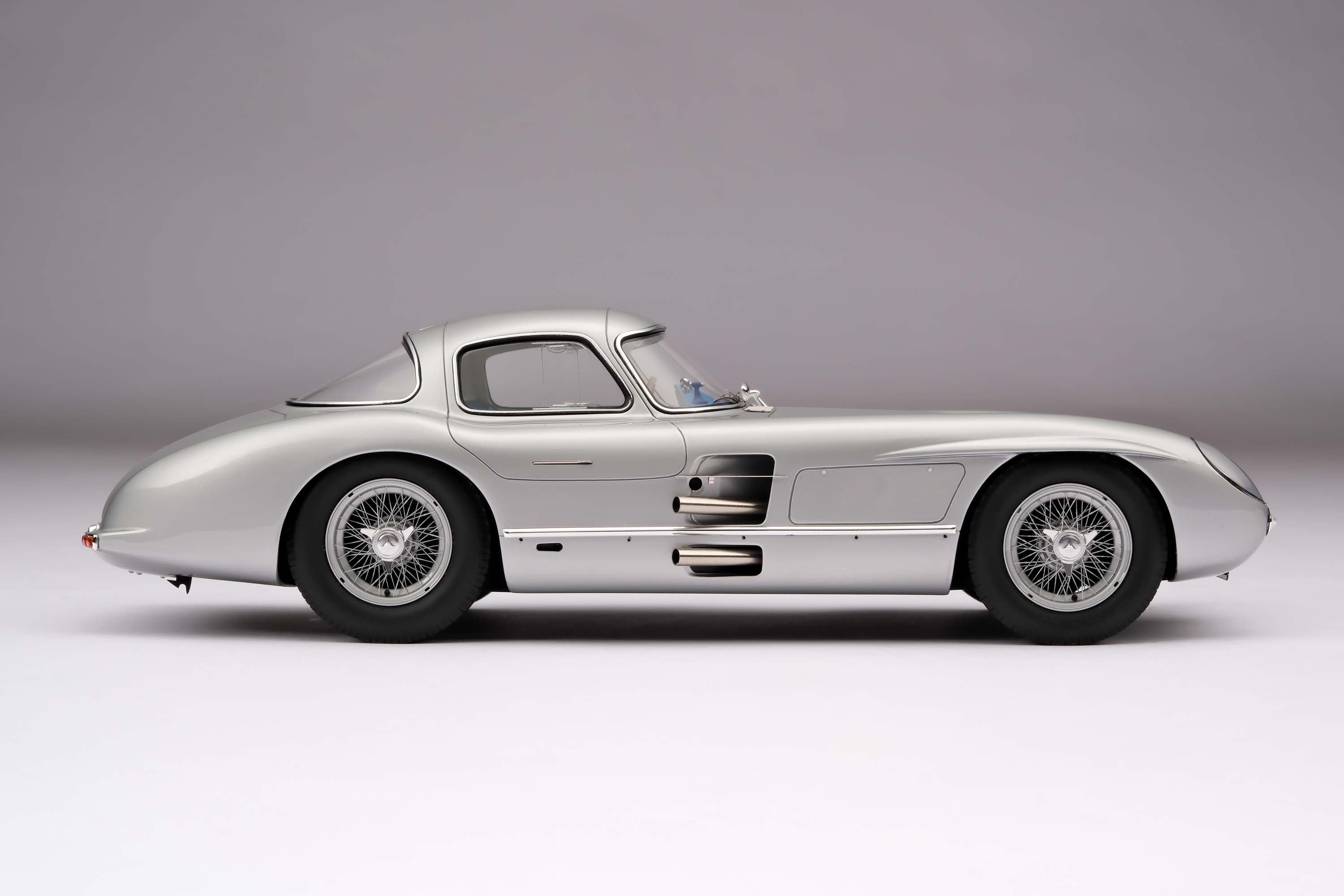 Amalgam 1:18 Mercedes-Benz 300 SLR Uhlenhaut Coupe Silver (M6309) Resin Model 7 Amalgam 1:18 Mercedes-Benz 300 SLR Uhlenhaut Coupe Silver (M6309) Resin Model - Image 7