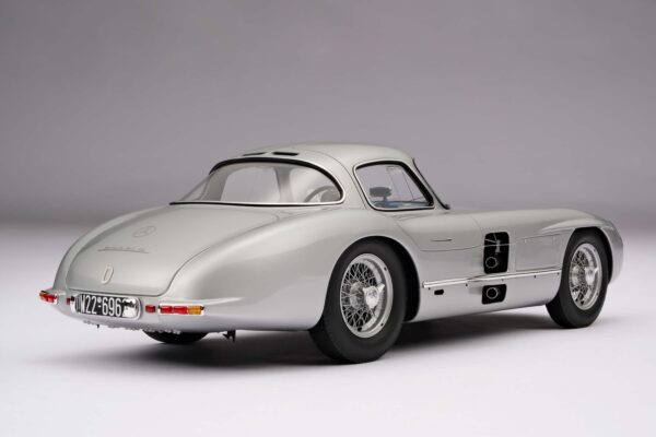 Amalgam 1:18 Mercedes-Benz 300 SLR Uhlenhaut Coupe Silver (M6309) Resin Model 17 Amalgam 1:18 Mercedes-Benz 300 SLR Uhlenhaut Coupe Silver (M6309) Resin Model