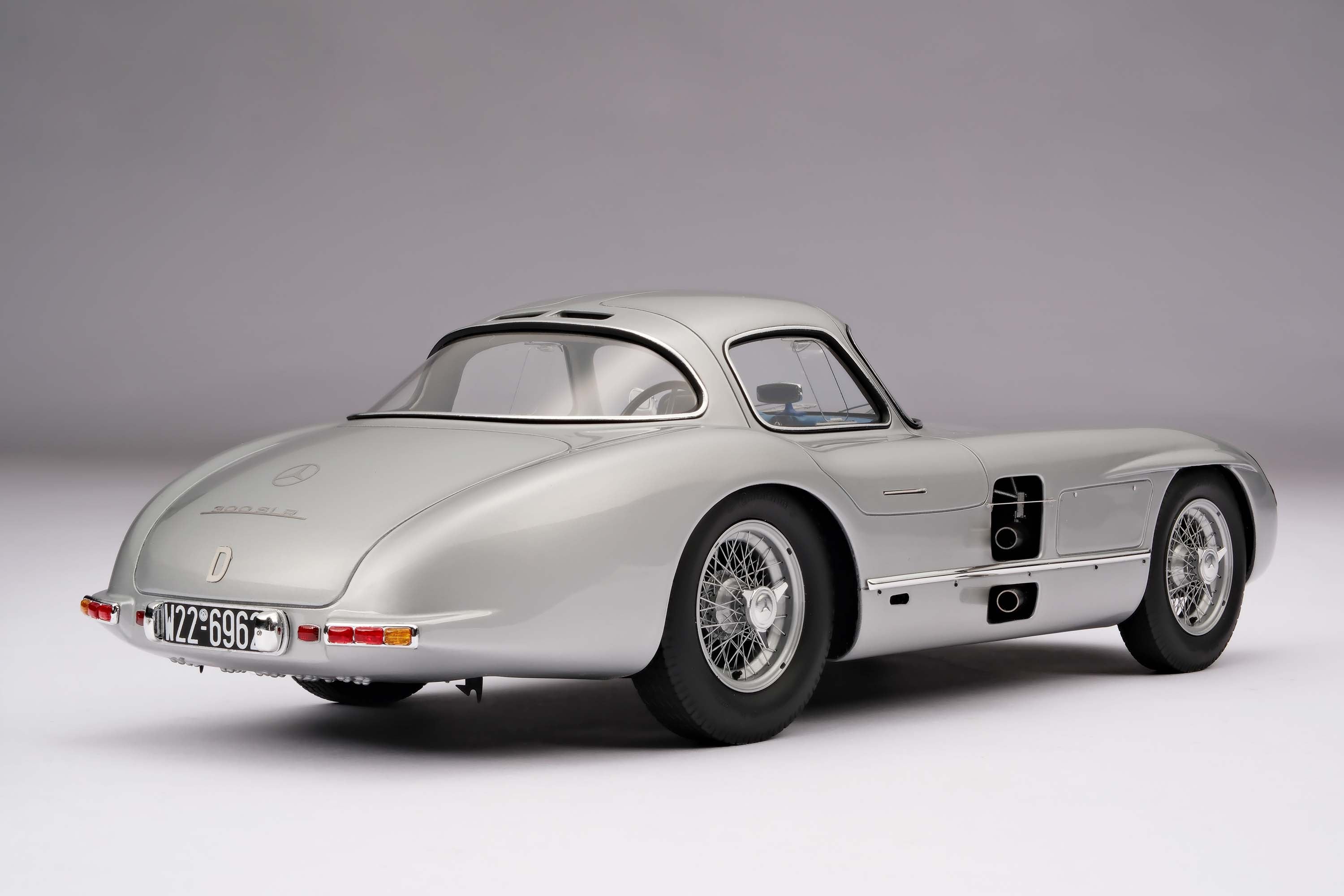 Amalgam 1:18 Mercedes-Benz 300 SLR Uhlenhaut Coupe Silver (M6309) Resin Model 8 Amalgam 1:18 Mercedes-Benz 300 SLR Uhlenhaut Coupe Silver (M6309) Resin Model - Image 8