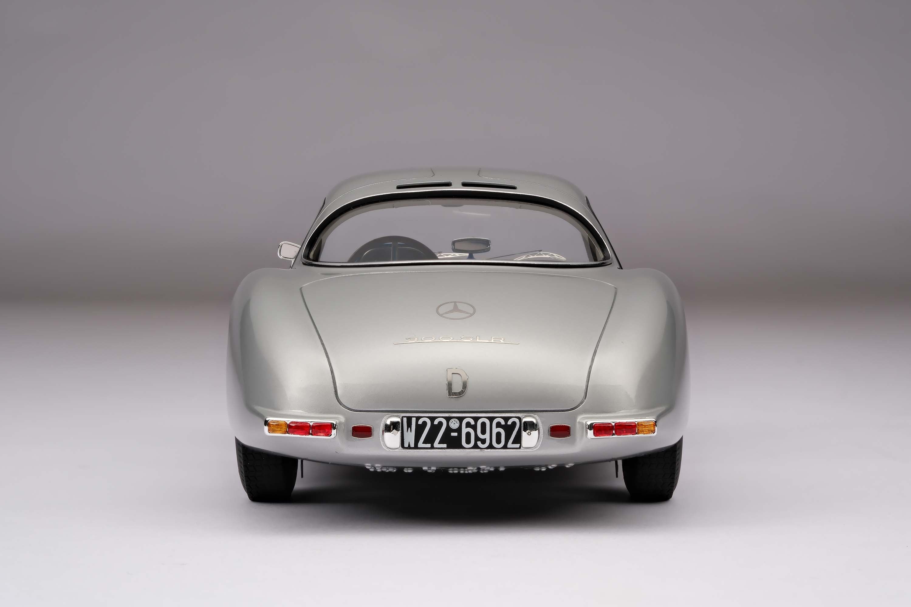Amalgam 1:18 Mercedes-Benz 300 SLR Uhlenhaut Coupe Silver (M6309) Resin Model 9 Amalgam 1:18 Mercedes-Benz 300 SLR Uhlenhaut Coupe Silver (M6309) Resin Model - Image 9
