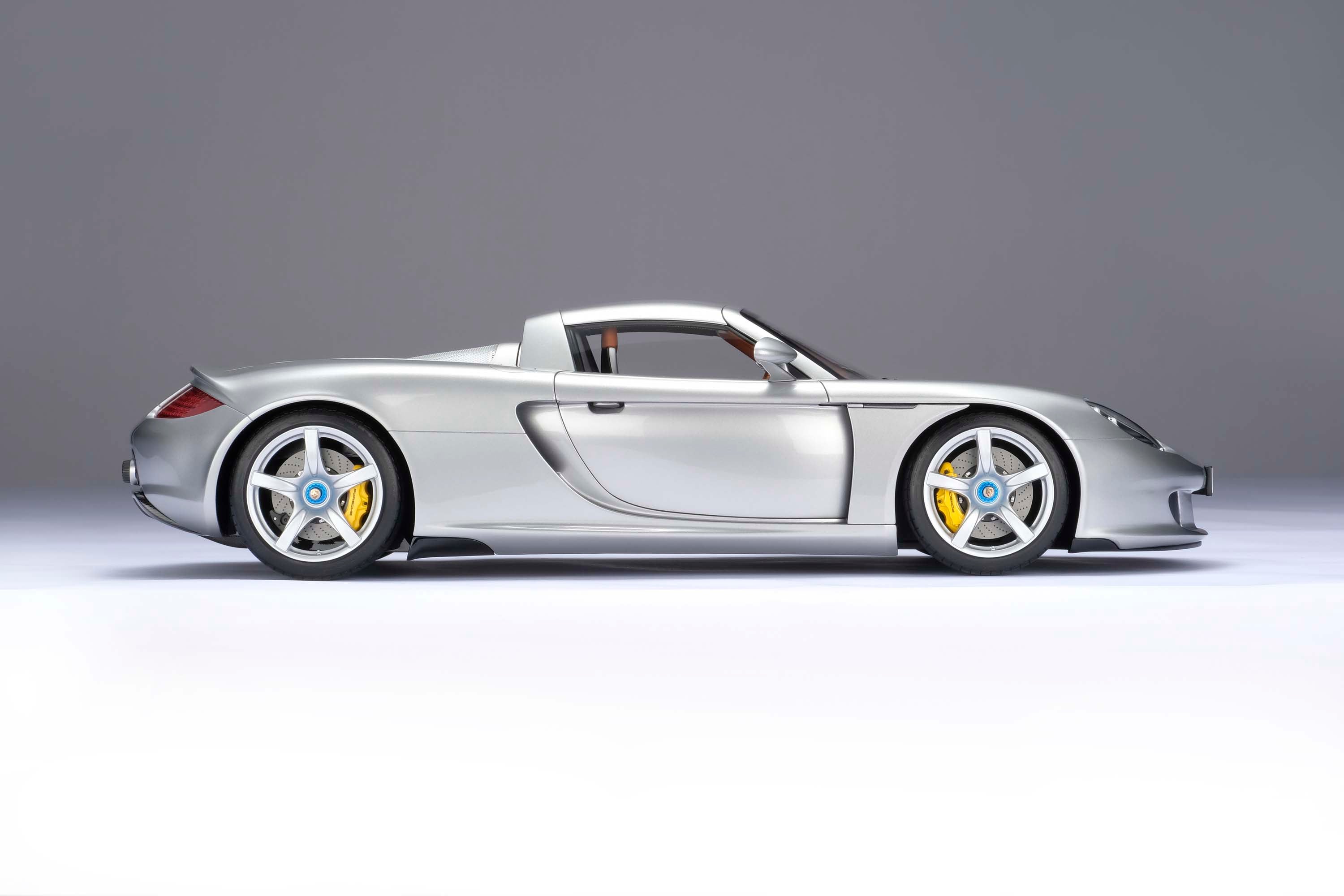 Amalgam 1:8 Porsche Carrera GT 2003 GT Silver Metallic (M6337-SC1) Resin Model 6 Amalgam 1:8 Porsche Carrera GT 2003 GT Silver Metallic (M6337-SC1) Resin Model - Image 6