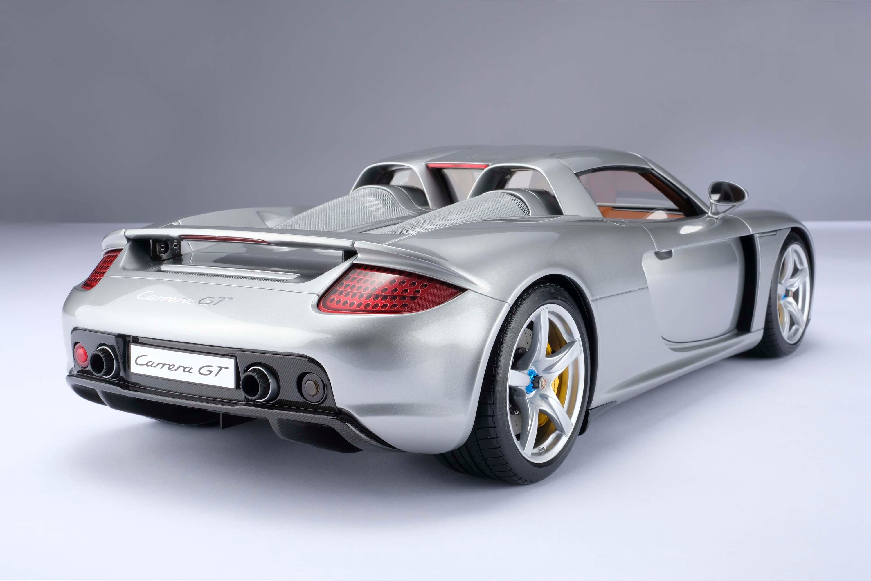 Amalgam 1:8 Porsche Carrera GT 2003 GT Silver Metallic (M6337-SC1) Resin Model 7 Amalgam 1:8 Porsche Carrera GT 2003 GT Silver Metallic (M6337-SC1) Resin Model - Image 7