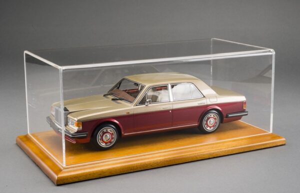 Molsheim 1:24 Display Case with Linden Wood Base (Wide Edge)