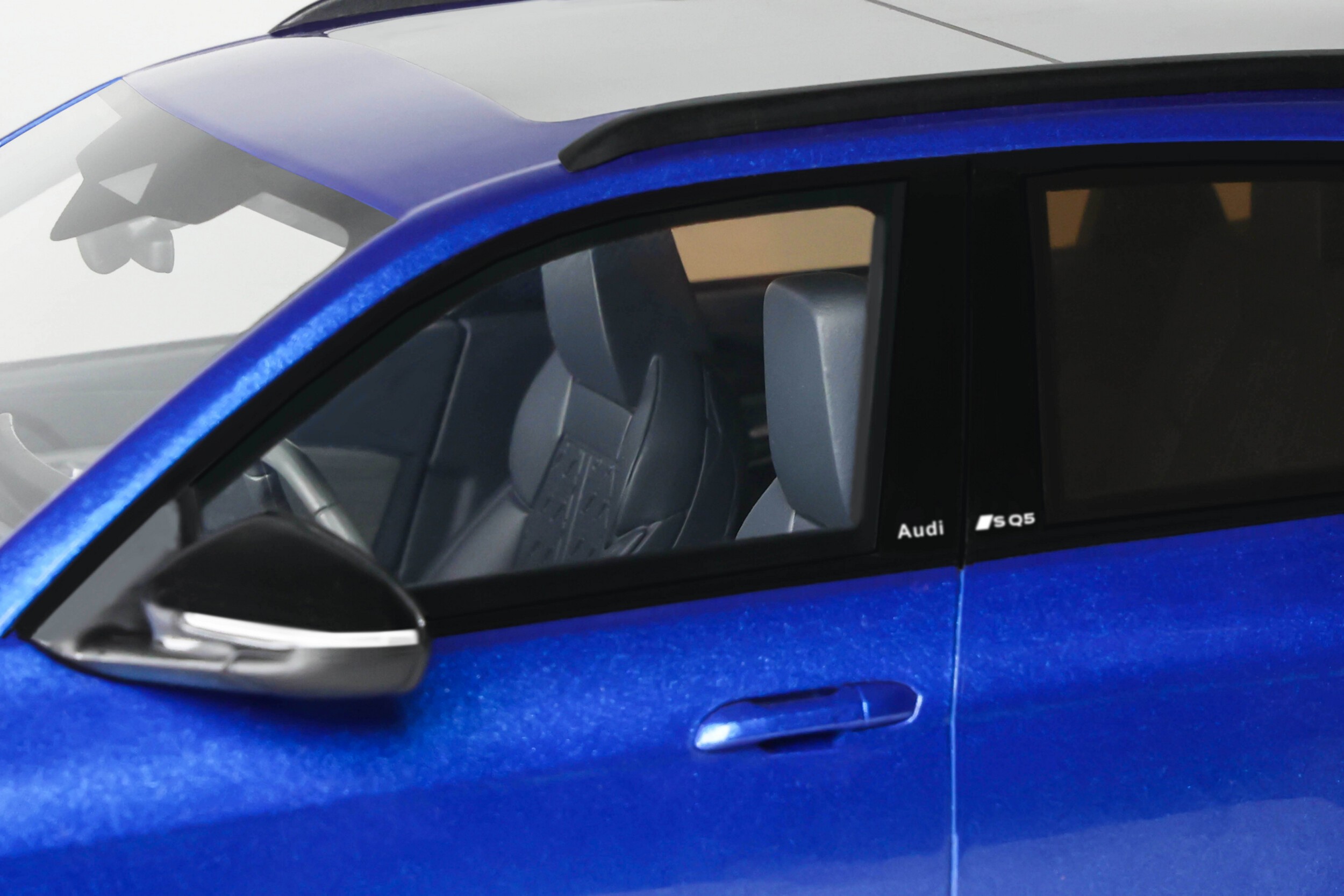 Otto Mobile 1:18 Audi SQ5 TFSI Ultra Blue 2025 (OT1281) Limited Edition Resin Model 11 Otto Mobile 1:18 Audi SQ5 TFSI Ultra Blue 2025 Limited Edition Resin Model