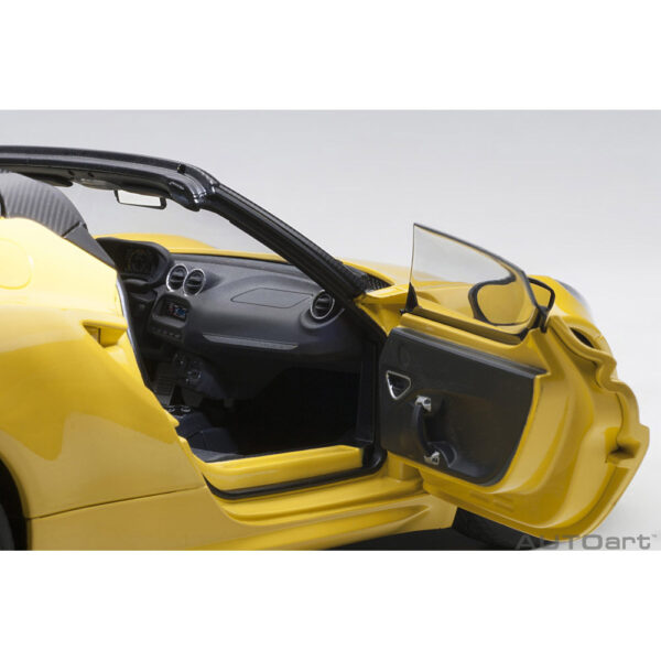 autoart - 1:18 alfa romeo 4c spider (giallo prototipo)