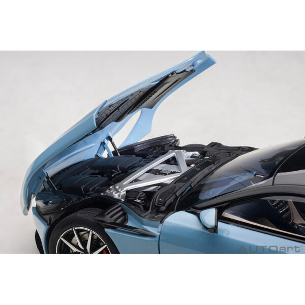 autoart - 1:18 aston martin db11 (q frosted glass blue)
