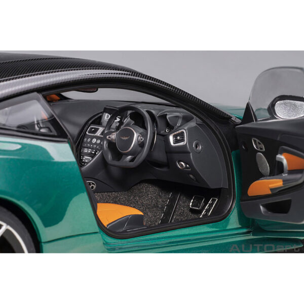 autoart - 1:18 aston martin dbs superleggera (aston martin racing green)