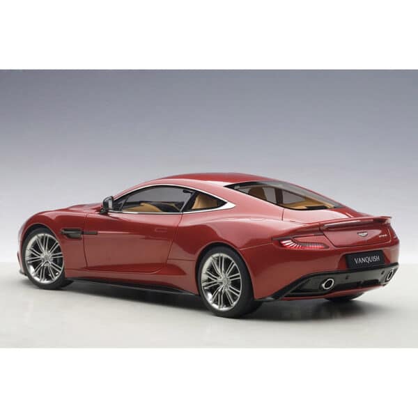 autoart - 1:18 aston martin vanquish 2015 (volcano red)