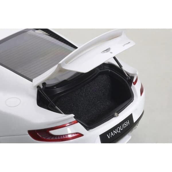 autoart - 1:18 aston martin vanquish 2015 (white)