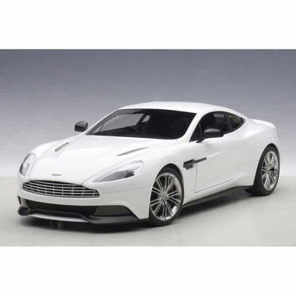 autoart - 1:18 aston martin vanquish 2015 (white)