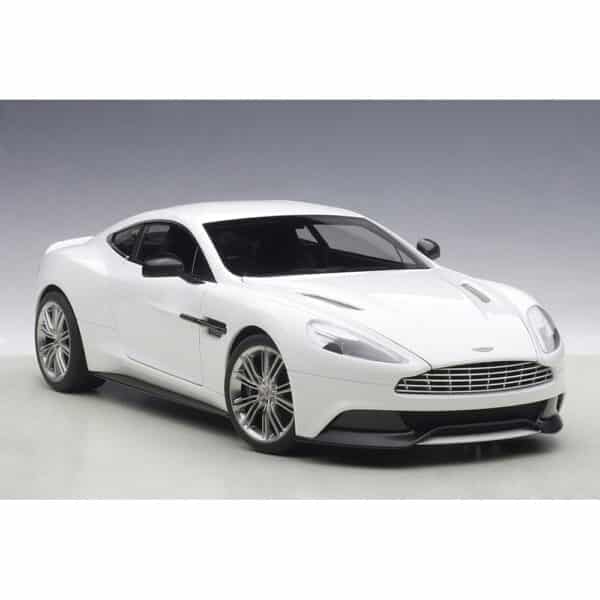 autoart - 1:18 aston martin vanquish 2015 (white)