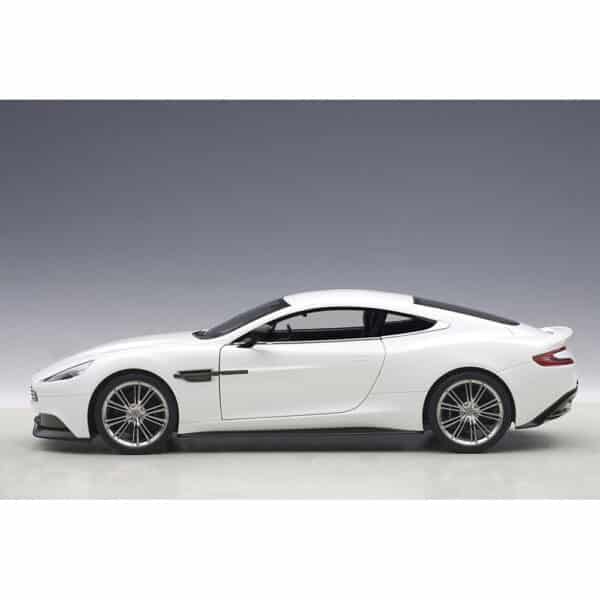 autoart - 1:18 aston martin vanquish 2015 (white)