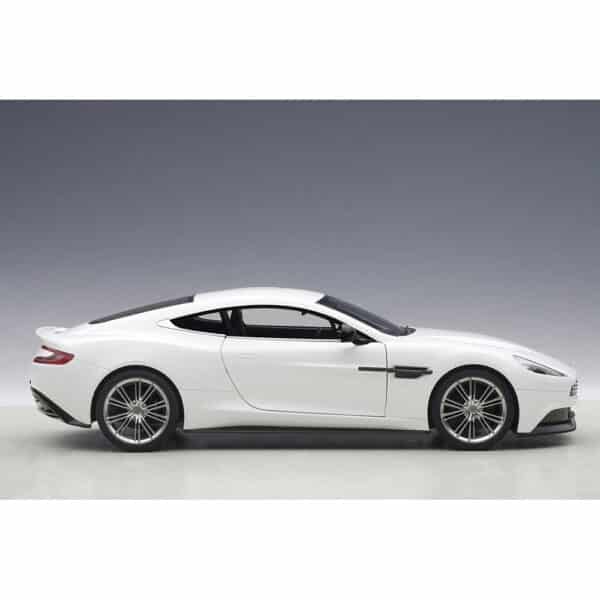 autoart - 1:18 aston martin vanquish 2015 (white)