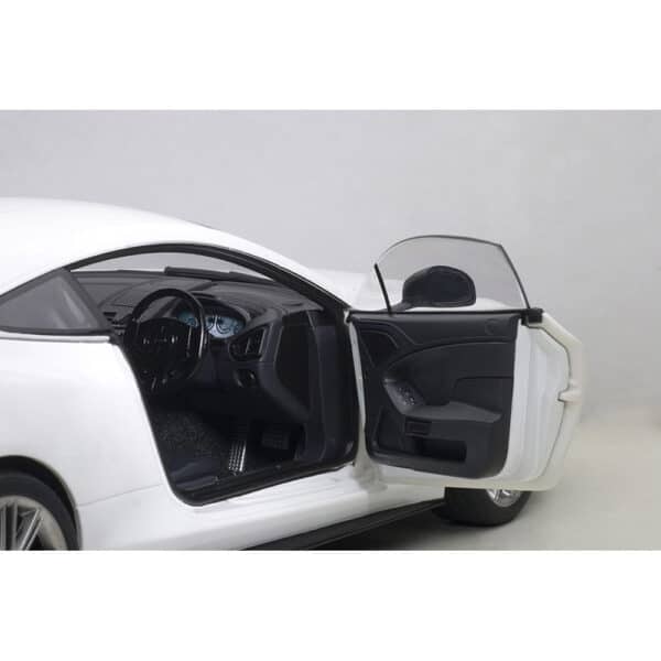 autoart - 1:18 aston martin vanquish 2015 (white)