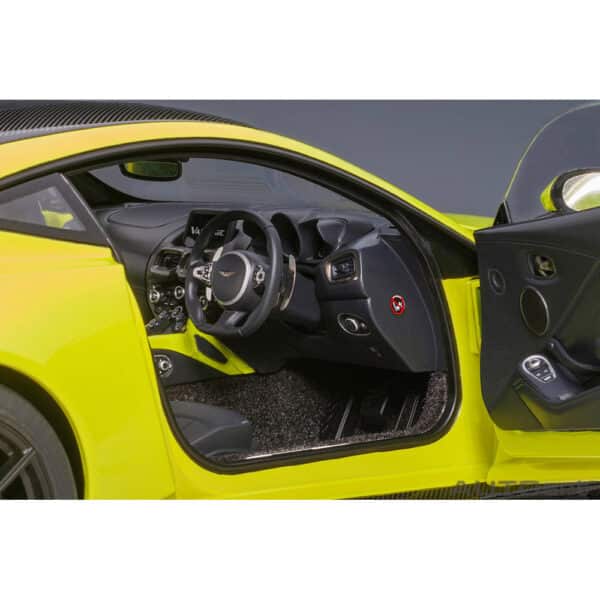 autoart - 1:18 aston martin vantage 2019 (lime essence)