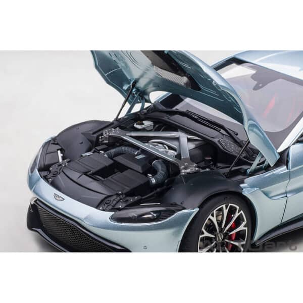 autoart - 1:18 aston martin vantage 2019 (skyfall silver)