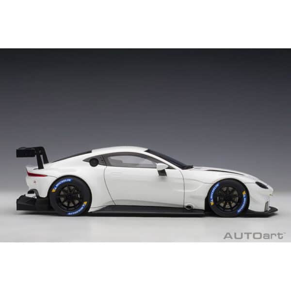 autoart - 1:18 aston martin vantage gte plain body version (white)